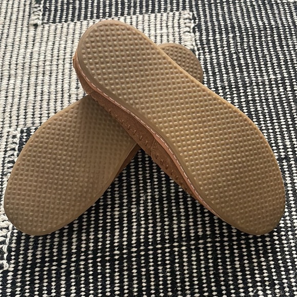 Toms Dark Amber Suede Classic Slip on New! - Picture 6 of 7